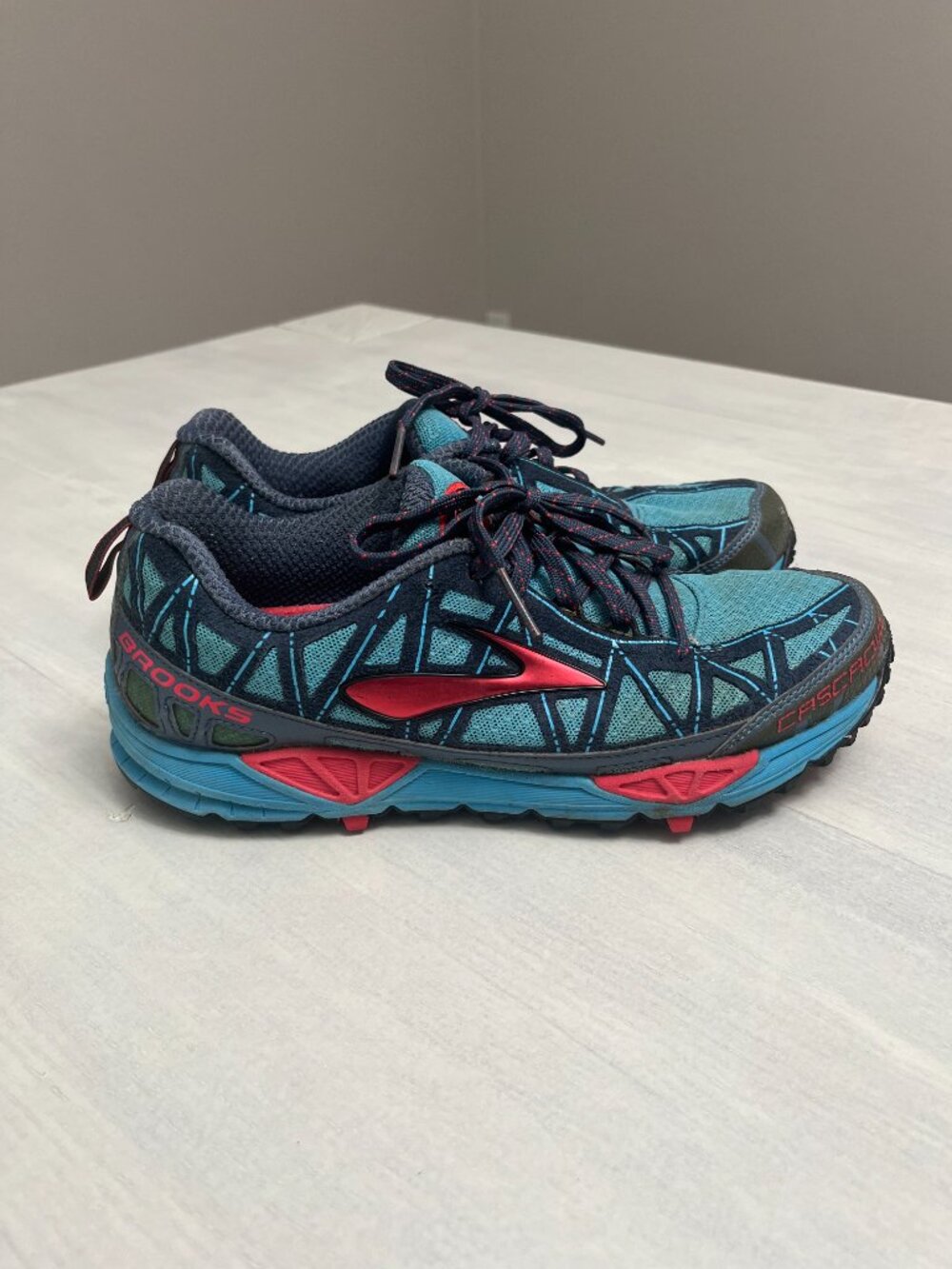 Brooks Cascadia Trail Running Shoes in Turquoise and Red